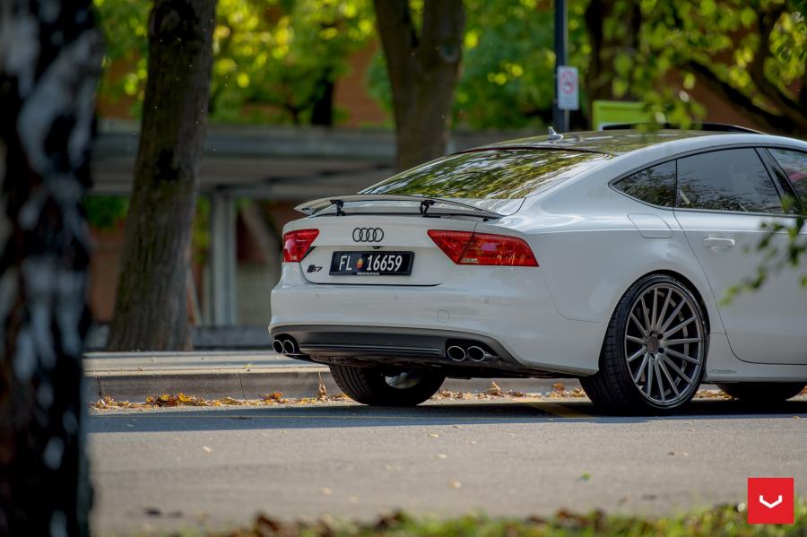 Детали экстерьера Audi S7 Sportback on Vossen Wheels (VFS2) 2016 года  (фото 4 из 26)
